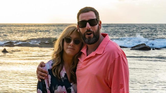 Alasan Menyentuh Adam Sandler Kirim Bunga Ke Jennifer Aniston Setiap Hari Ibu
