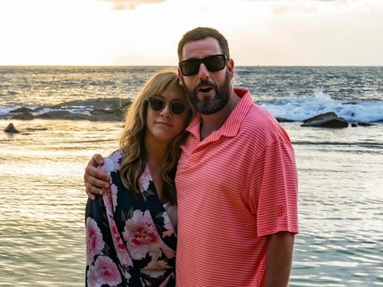 Alasan Menyentuh Adam Sandler Kirim Bunga ke Jennifer Aniston Setiap Hari Ibu