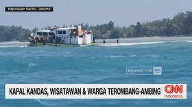 Kapal Kandas, Wisatawan & Warga Terombang-Ambing