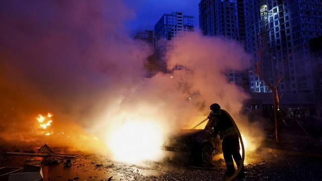 A firefighter works at the site of residential apartment buildings, which were heavily damaged during Russian missile and drone strikes, amid Russia's attack on Ukraine, in Kyiv, Ukraine, July 6, 2026. REUTERS/Valentyn Ogirenko