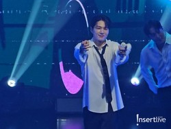 Menilik Lebih Dekat Pesona Kim Myung Soo yang Tampan Bak Keluar dari Webtoon