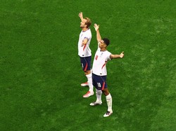 Soccer Football - FIFA World Cup 2026 - Round of 16 - Mexico v England - Estadio Azteca, Mexico City, Mexico - July 5, 2026 England's Jude Bellingham celebrates scoring their first goal with Harry Kane REUTERS/Henry Romero