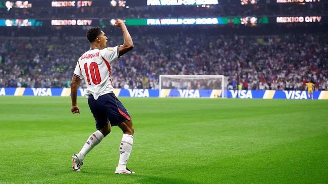Soccer Football - FIFA World Cup 2026 - Round of 16 - Mexico v England - Estadio Azteca, Mexico City, Mexico - July 5, 2026 England's Jude Bellingham celebrates scoring their first goal REUTERS/Eloisa Sanchez