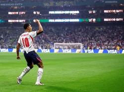 Soccer Football - FIFA World Cup 2026 - Round of 16 - Mexico v England - Estadio Azteca, Mexico City, Mexico - July 5, 2026 England's Jude Bellingham celebrates scoring their first goal REUTERS/Eloisa Sanchez