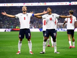 Soccer Football - FIFA World Cup 2026 - Round of 16 - Mexico v England - Estadio Azteca, Mexico City, Mexico - July 5, 2026 England's Jude Bellingham celebrates scoring their first goal with Harry Kane REUTERS/Eloisa Sanchez