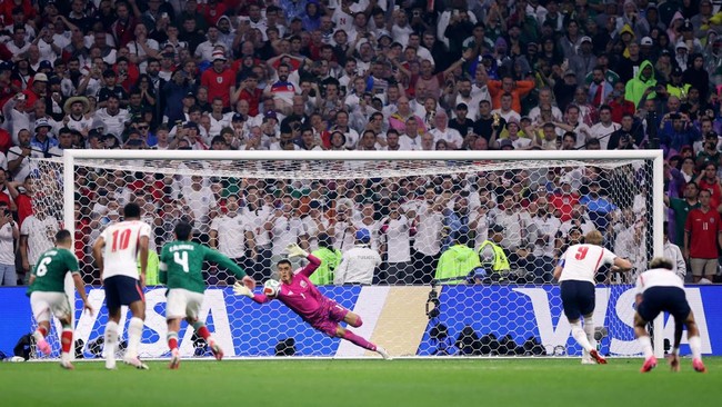 Soccer Football - FIFA World Cup 2026 - Round of 16 - Mexico v England - Estadio Azteca, Mexico City, Mexico - July 5, 2026 Mexico's Raul Rangel in action as England's Harry Kane scores their third goal from the penalty spot REUTERS/Raquel Cunha