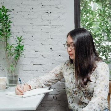 Di Tengah Era Digital, Kenapa Banyak Orang Kembali Menulis Tangan?