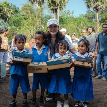 Peduli Pendidikan, Luna Maya Dirikan Sekolah untuk Anak-Anak di Flores