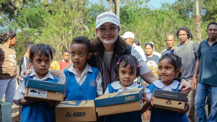Peduli Pendidikan, Luna Maya Dirikan Sekolah untuk Anak-Anak di Flores