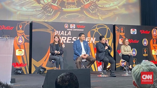 SC Piala Presiden Maruarar Sirait dan Ketua PSSI Erick Thohir saat konferensi pers Piala Presiden 2026 di Jakarta, Senin (6/7). (CNNIndonesia/Muhammad Ikhwanuddin)