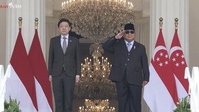 Presiden Prabowo Subianto menyambut kedatangan Perdana Menteri (PM) Singapura Lawrence Wong di Istana Merdeka, Jakarta, Senin (06/07/2026)