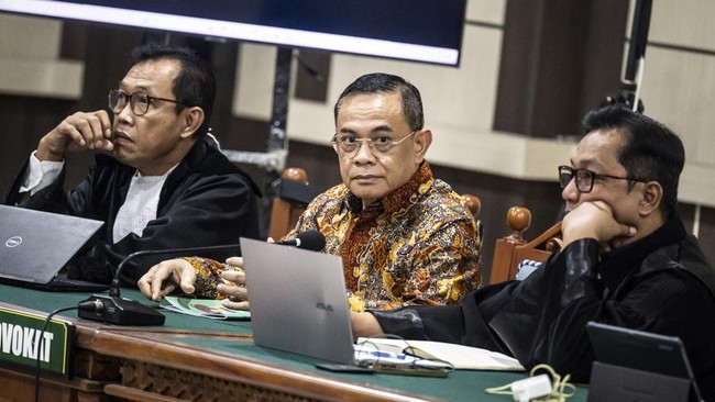 Bupati Pati nonaktif Sudewo di Pengadilan Tipikor Semarang dalam kasus suap dan gratifikasi proyek di DJKA dan pemerasan untuk seleksi perangkat desa.