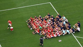 Soccer Football - FIFA World Cup 2026 - Round of 16 - Brazil v Norway - New York New Jersey Stadium, East Rutherford, New Jersey, U.S. - July 5, 2026 Norway's Erling Haaland with teammates celebrate after the match as Norway qualify for the quarter f