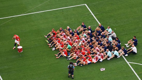 Soccer Football - FIFA World Cup 2026 - Round of 16 - Brazil v Norway - New York New Jersey Stadium, East Rutherford, New Jersey, U.S. - July 5, 2026 Norway's Erling Haaland with teammates celebrate after the match as Norway qualify for the quarter f