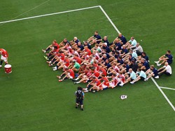 Soccer Football - FIFA World Cup 2026 - Round of 16 - Brazil v Norway - New York New Jersey Stadium, East Rutherford, New Jersey, U.S. - July 5, 2026 Norway's Erling Haaland with teammates celebrate after the match as Norway qualify for the quarter f