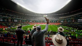 Soccer Football - FIFA World Cup 2026 - Round of 16 - Mexico v England - Estadio Azteca, Mexico City, Mexico - July 5, 2026 Mexico fans wear rain ponchos inside the stadium before the match after kick off has been delayed due to the weather REUTERS/D