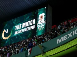 Soccer Football - FIFA World Cup 2026 - Round of 16 - Mexico v England - Estadio Azteca, Mexico City, Mexico - July 5, 2026 General view of the big screen inside the stadium displaying a message as the match is delayed REUTERS/Paul Childs