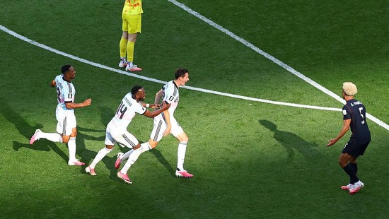 Soccer Football - FIFA World Cup 2026 - Round of 16 - United States v Belgium - Seattle Stadium, Seattle, Washington, U.S. - July 6, 2026 Belgium's Hans Vanaken celebrates scoring their third goal with Dodi Lukebakio and Youri Tielemans as Matt Frees