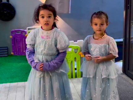 Lucu dan Kompaknya Dua Anak Nadine Chandrawinata, Bikin Gemas
