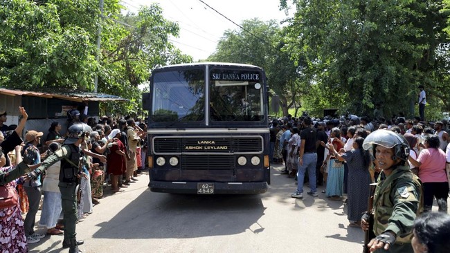 Members of security forces make way for a bus carrying prisoners to be transferred to another prison following clashes between two groups of inmates at Negombo Prison, in the coastal town of Negombo, Sri Lanka, July 6, 2026. REUTERS/Lahiru Harshana