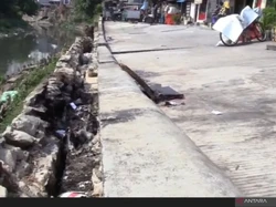 Jalan di Pulogadung Amblas 5 Bulan, Perbaikan Permanen Dikebut Tahun Ini