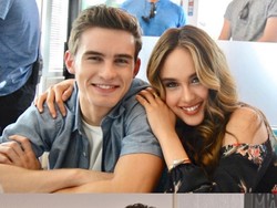 Bersahabat, Ini 8 Potret Akrab Cinta Laura dan Michael Johnston 'Obsession'