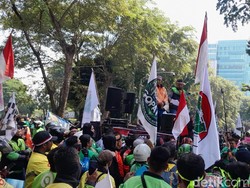 Ratusan Ojol Geruduk Gedung DPRD Sumut, Tuntut Potongan Aplikasi 8 Persen