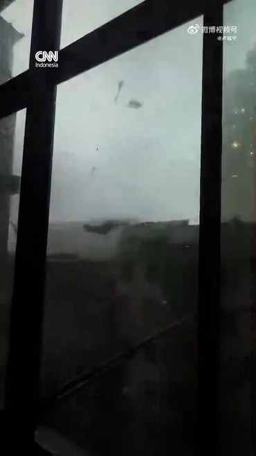 Detik - Detik Topan Maysak Terjang China, Warga Segera Dievakuasi