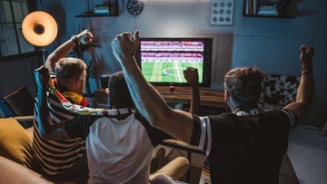 Menonton Pertandingan Bola di TV Ternyata Ganggu Kesehatan Jantung