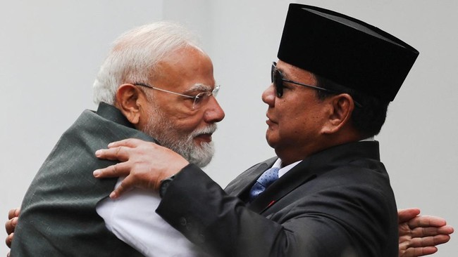 Prabowo Sambut Hangat Modi di Istana Merdeka, Saling Sapa dan Berpelukan