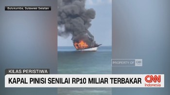 Kapal Pinisi Senilai Rp10 Miliar Terbakar