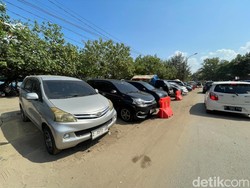 Parkir Pantai Pangandaran Carut-marut, Wisatawan Abaikan Larangan