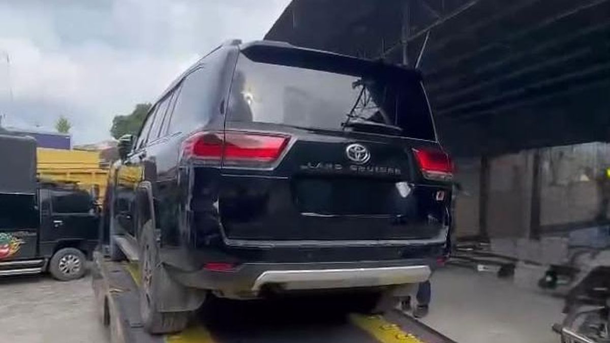 Penampakan Land Cruiser Bukti Suap Bupati Kuansing yang Disita KPK