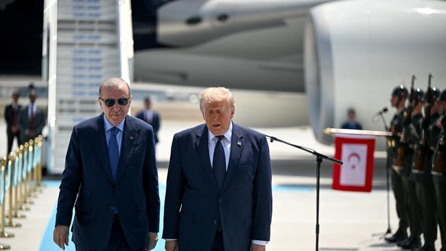 Presiden Amerika Serikat Donald Trump telah mendarat di Ankara, Turki, pada Selasa (7/7) untuk menghadiri Konferensi Tingkat Tinggi NATO.

