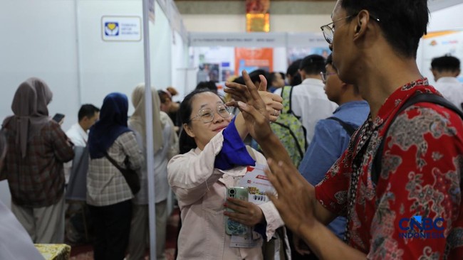 Muncul Fenomena Orang Tua Ikut Bantu Cari Kerja untuk Anak di Job Fair