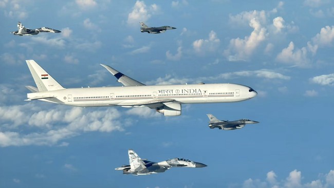 Ngeri, Detik-Detik Sukhoi dan F-16 Bersatu di Langit RI Kawal PM India