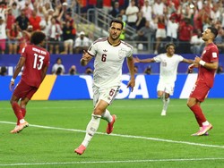 Soccer Football - FIFA World Cup 2026 - Round of 16 - Portugal v Spain - Dallas Stadium, Arlington, Texas, U.S. - July 6, 2026 Spain's Mikel Merino scores their first goal past Portugal's Diogo Costa REUTERS/Kai Pfaffenbach