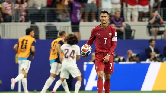 Soccer Football - FIFA World Cup 2026 - Round of 16 - Portugal v Spain - Dallas Stadium, Arlington, Texas, U.S. - July 6, 2026 Spain's Mikel Merino scores their first goal past Portugal's Diogo Costa REUTERS/Kai Pfaffenbach
