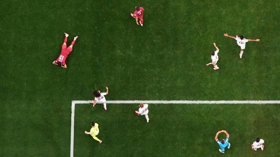 Soccer Football - FIFA World Cup 2026 - Round of 16 - Portugal v Spain - Dallas Stadium, Arlington, Texas, U.S. - July 6, 2026 Spain players celebrate after the match as Spain qualify for the quarter finals of the World Cup REUTERS/Hannah Mckay