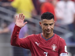 Portugal's forward #07 Cristiano Ronaldo waves to fans after losing the 2026 World Cup round of 16 football match between Portugal and Spain at the Dallas Stadium in Arlington on July 6, 2026. (Photo by Thomas COEX / AFP)