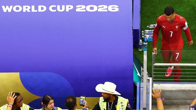 Soccer Football - FIFA World Cup 2026 - Round of 16 - Portugal v Spain - Dallas Stadium, Arlington, Texas, U.S. - July 6, 2026 Portugal's Cristiano Ronaldo looks dejected as he walks off the pitch after the match following their elimination from the