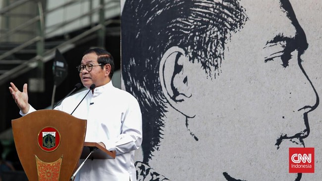 Gubernur DKI Jakarta Pramono Anung membuka rangkaian Peringatan 100 Tahun Ali Sadikin di Taman Ismail Marzuki (TIM), Jakarta, Selasa (7/7). (CNN Indonesia/Febria Adha L).