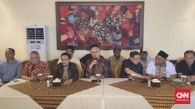 Tim hukum Presiden RI ke-7, Joko Widodo buka suara terkait putusan majelis hakim Pengadilan Negeri (PN) Jakarta Selatan mengabulkan sebagian gugatan praperadilan yang diajukan Roy Suryo.