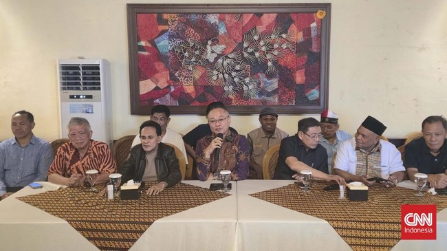 Tim hukum Presiden RI ke-7, Joko Widodo buka suara terkait putusan majelis hakim Pengadilan Negeri (PN) Jakarta Selatan mengabulkan sebagian gugatan praperadilan yang diajukan Roy Suryo.