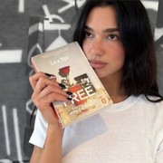 7 Rekomendasi Buku Favorit Dua Lipa, Sudah Masuk Daftar Bacaanmu?