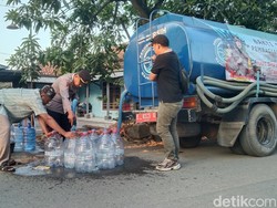 Cerita Warga Majalengka Berburu Air Bersih Saat Musim Kemarau