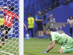 Soccer Football - FIFA World Cup 2026 - Round of 16 - Argentina v Egypt - Atlanta Stadium, Atlanta, Georgia, U.S. - July 7, 2026 Argentina's Emiliano Martinez looks dejected after Egypt's Mostafa Zico scores their second goal IMAGN IMAGES via Reuters