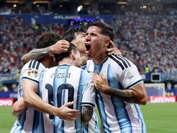 Soccer Football - FIFA World Cup 2026 - Round of 16 - Argentina v Egypt - Atlanta Stadium, Atlanta, Georgia, U.S. - July 7, 2026 Argentina's Lionel Messi celebrates scoring their second goal with Enzo Fernandez and teammates IMAGN IMAGES via Reuters/