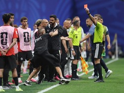 Soccer Football - FIFA World Cup 2026 - Round of 16 - Argentina v Egypt - Atlanta Stadium, Atlanta, Georgia, U.S. - July 7, 2026 A member of Egypt's coaching staff is shown a red card by referee Francois Letexier REUTERS/Paul Childs