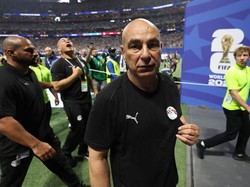 Soccer Football - FIFA World Cup 2026 - Round of 16 - Argentina v Egypt - Atlanta Stadium, Atlanta, Georgia, U.S. - July 7, 2026 Egypt coach Hossam Hassan looks dejected after the match following their elimination from the World Cup REUTERS/Paul Chil